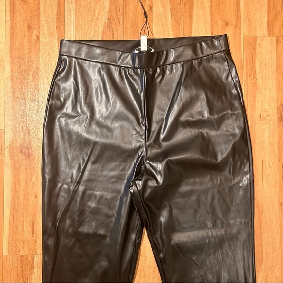 H Halston Faux Leather Pull On Pants NWT - Picture 2 of 7